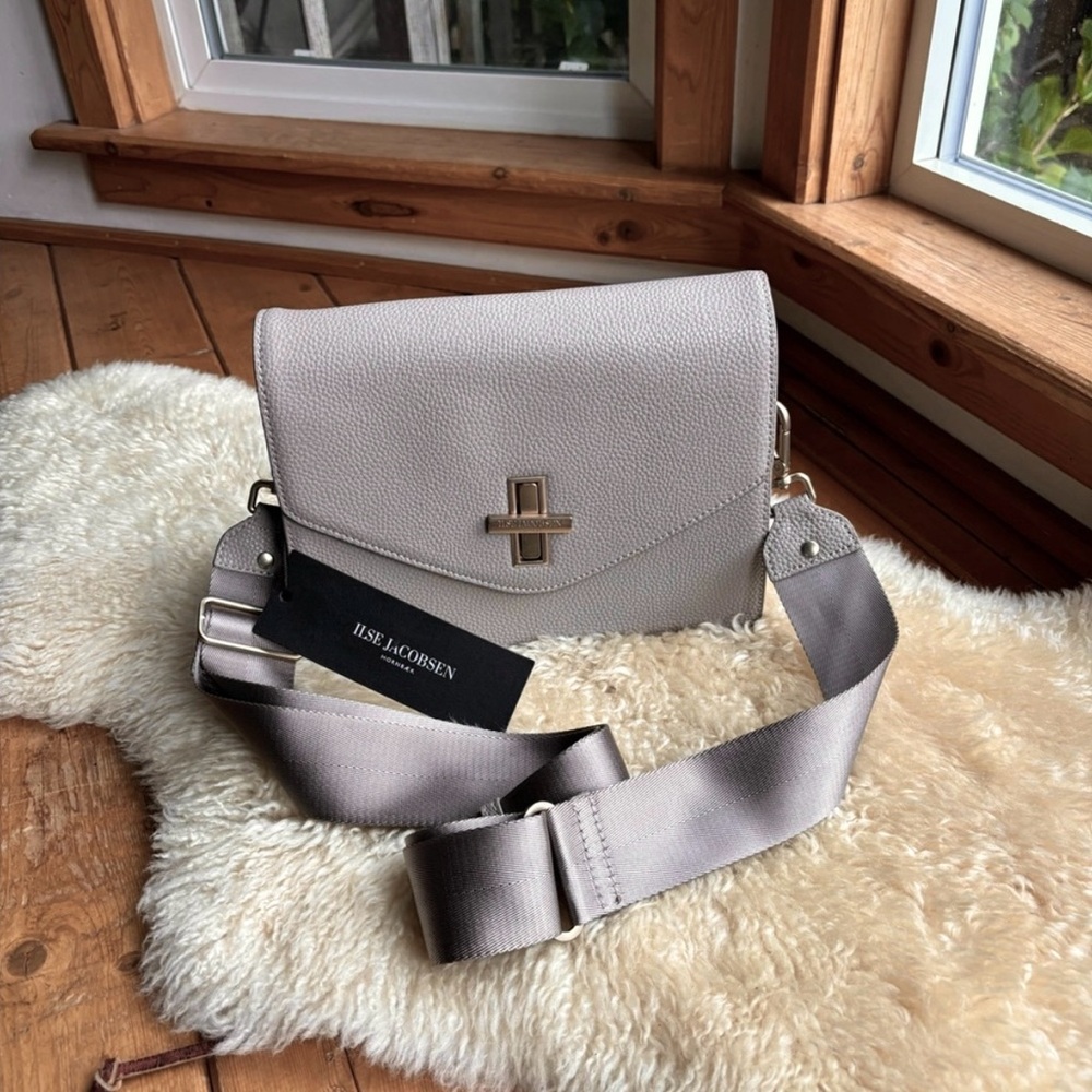 NWT Ilse Jacobsen Pebbled Leather Purse